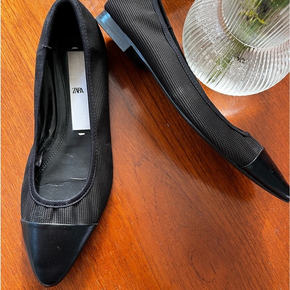 Stylish and comfortable Zara black flats. Size 38 or US 7.5. - Picture 2 of 2